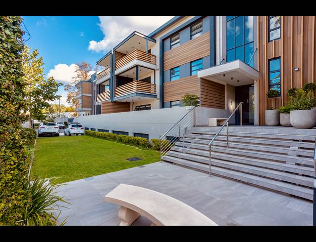 2 BEDROOM APARTMENT FOR SALE IN RONDEBOSCH